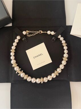 CHANEL PEARL NECKLACE CC CHARMS